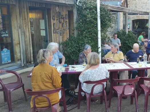 terrasse avec clients